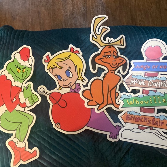 How the grinch stole Christmas office cubicle decorations. - Picture 2 of 5